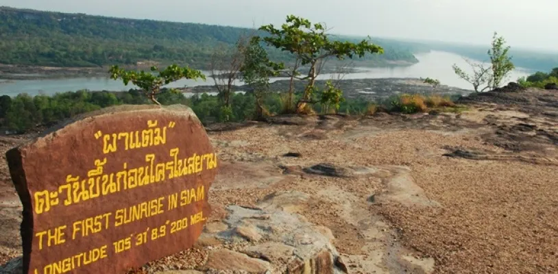 ที่เที่ยวหน้าฝน ผาแต้ม จ.อุบลราชธานี