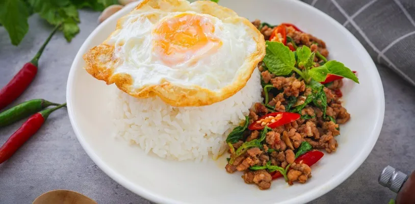 ไอเดียเมนูอาหารจากใบโหระพา ผัดกระเพราะ ใบโหระพา